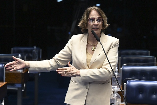 Celina promete até casar senadora