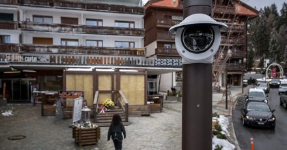 Nouveau couac dans l'enquête sur l'incendie à Crans-Montana : des images de vidéosurveillance de la commune ont été effacées