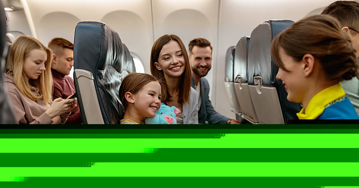 Viajar en avión con niños y sin dramas empieza mucho antes de despegar