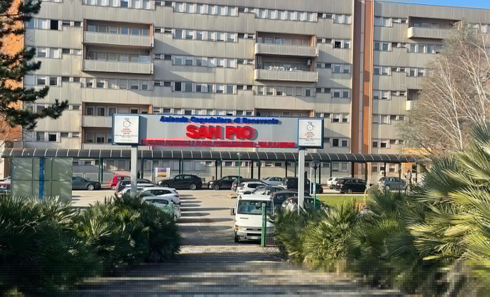 Cade da un’impalcatura, giovane traportato in ospedale in codice rosso