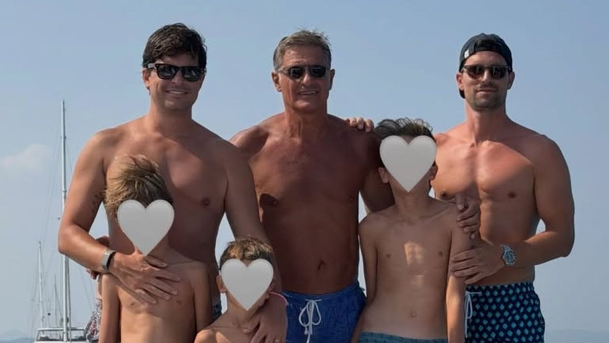 La foto de Míchel González en Formentera con sus hijos y sus nietos, su "mejor alineación"