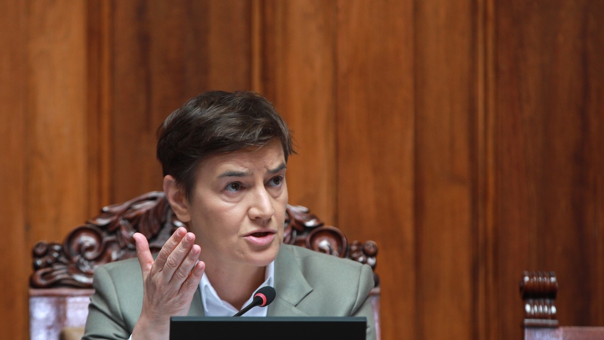 "MESECIMA PRIČA DA JE VUČIĆ PUCAO NA NEDUŽNE LJUDE" Brnabić oštro reagovala na izjavu ministra odbrane BiH o hapšenju predsednika Srbije: " Ne postoje dovoljno velike uši da se pokrije"