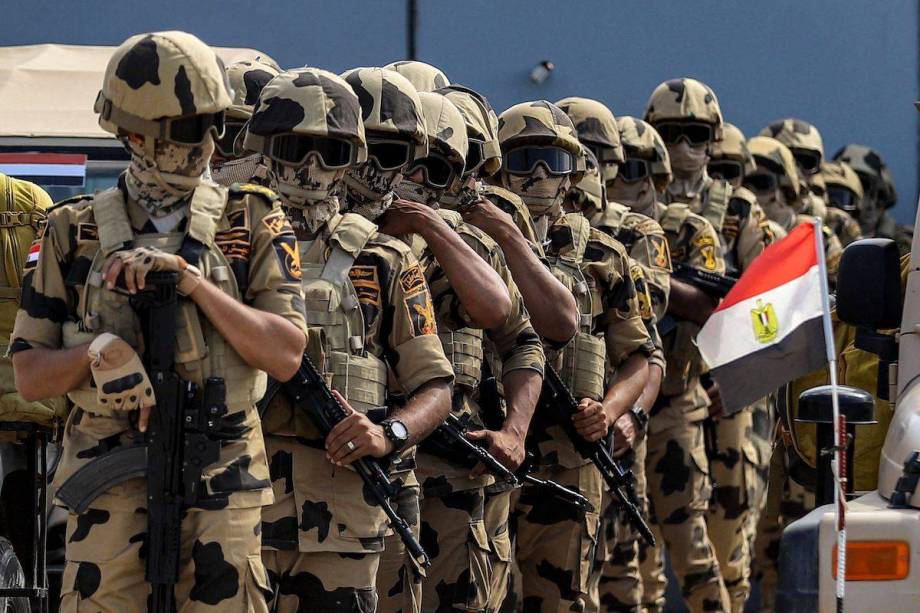 Egyptian army says it foiled cross-border arms smuggling network
