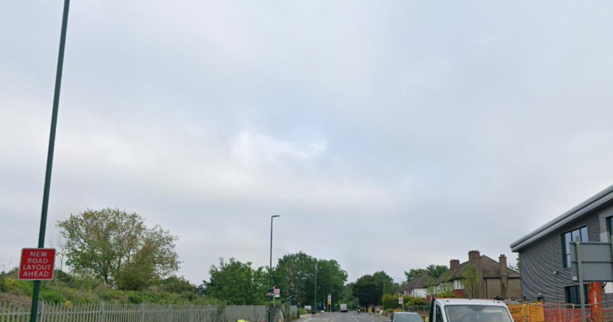 LIVE as wildfire in south London causes road CLOSURE and detours