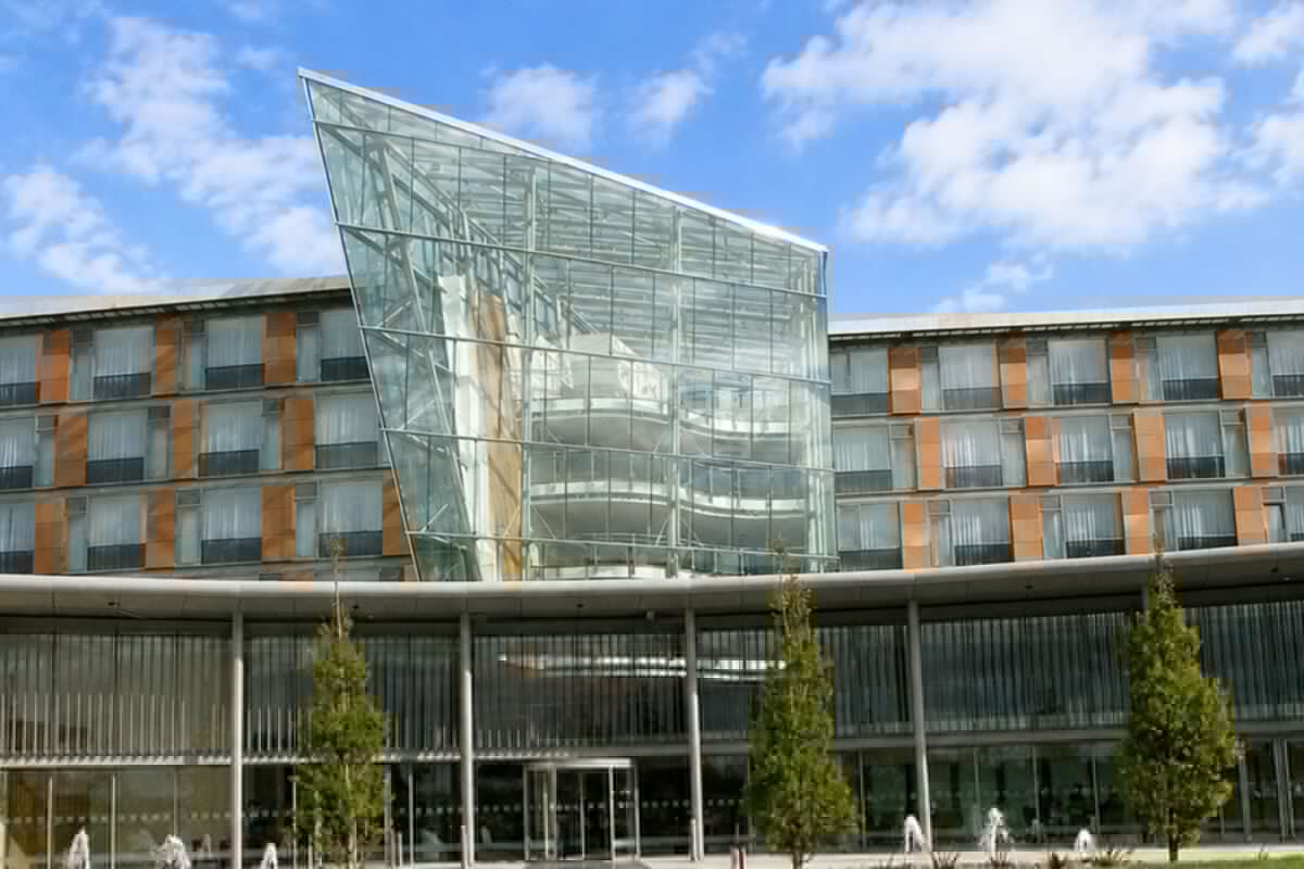 Bits: new DoubleTree for Ireland, Minor Hotels £50 Amex cashback extended