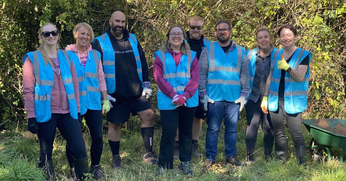 Volunteers praised for helping at community garden