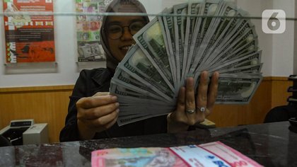 Kurs Dolar Bikin Rupiah Ambruk, Analis Soroti Sentimen Ini