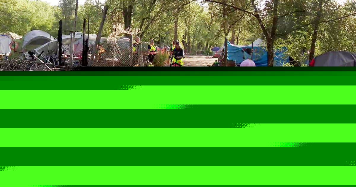 St. Paul workers begin work to clear Pig's Eye Park encampment