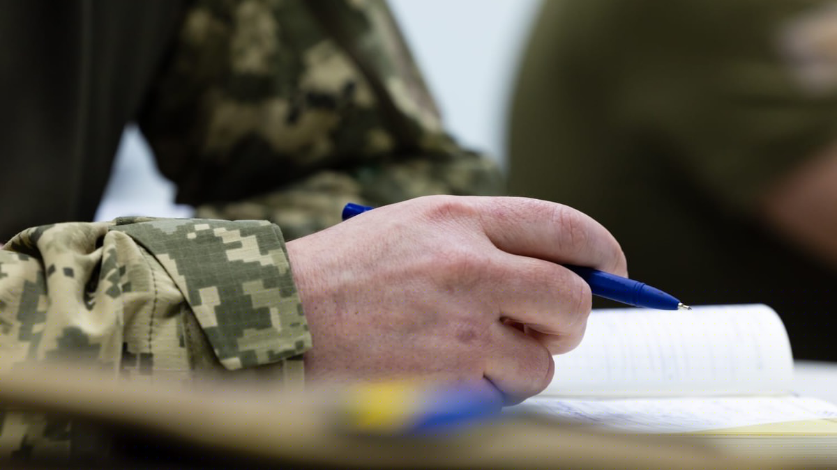 Ukraine plans to increase share of contract soldiers following recruitment drive for 18-24 year olds
