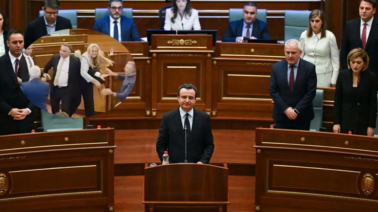 Skandal w parlamencie. Posłanka w furii obrzuciła premiera jajkami [WIDEO]