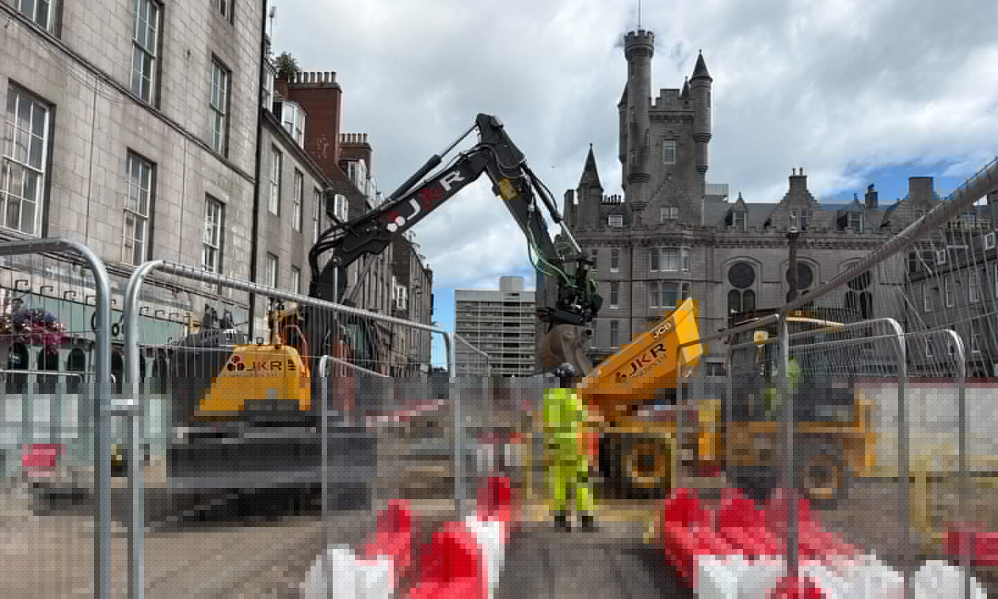 Fed-up Castlegate workers backfill trenches in bid to help businesses as delays row heats up
