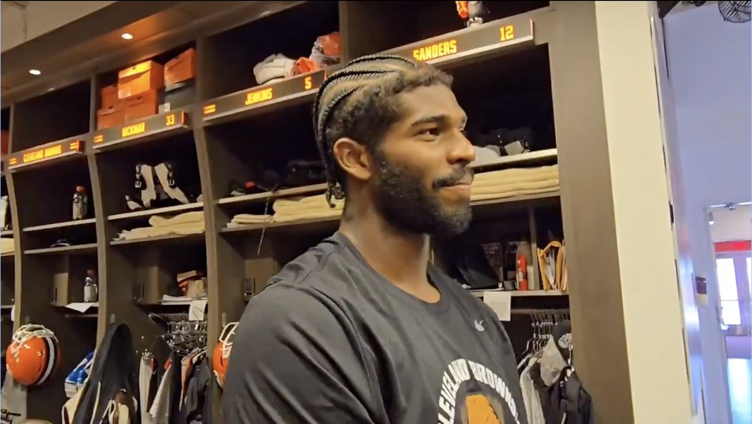 Shedeur Sanders Gives Media the Silent Treatment in Bizarre Locker Room Scene Following Frenzy From Previous Comments