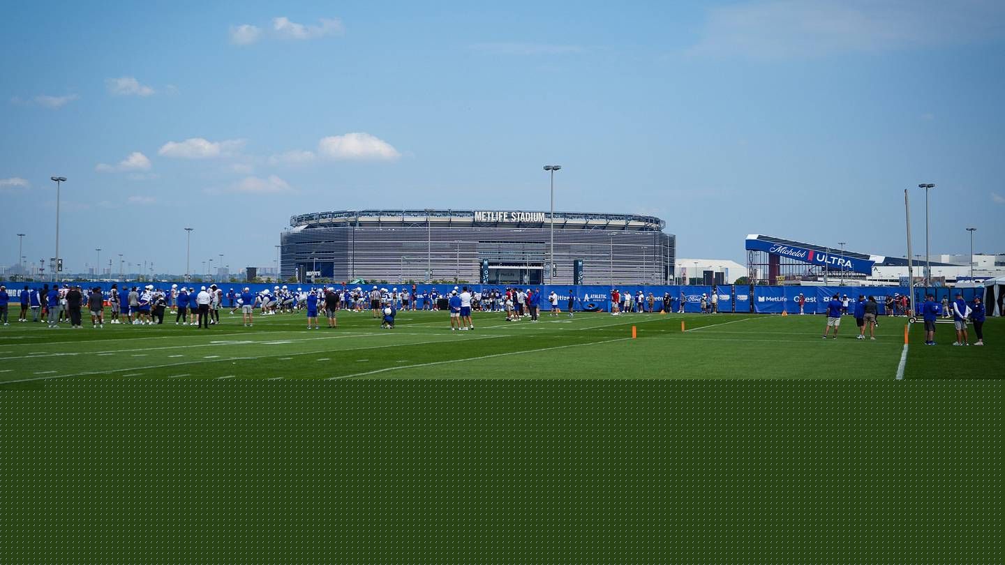 Giants' Offense Working Toward Cohesiveness as Defense Sets the Pace in Camp