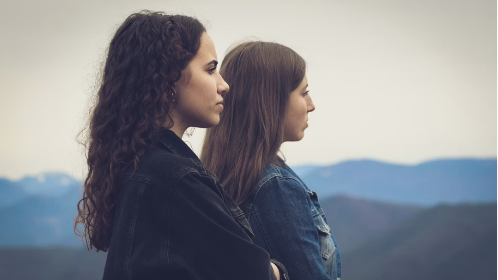Mom decides to bring teenage daughter to adults-only weekend trip without telling anyone, then demands sister pay for daughter’s stay: ‘[She] doesn't take up much space’