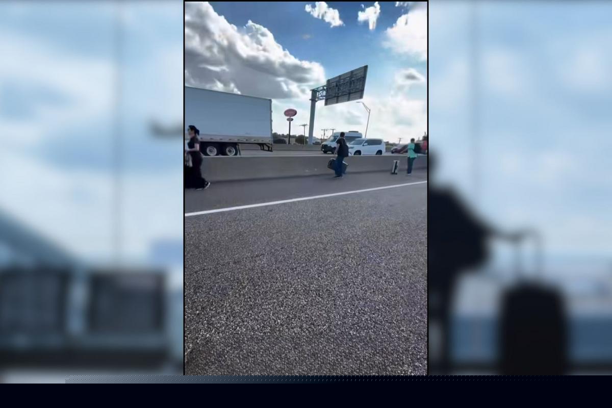 Texas Highway Traffic Forces Travelers to Walk to Airport