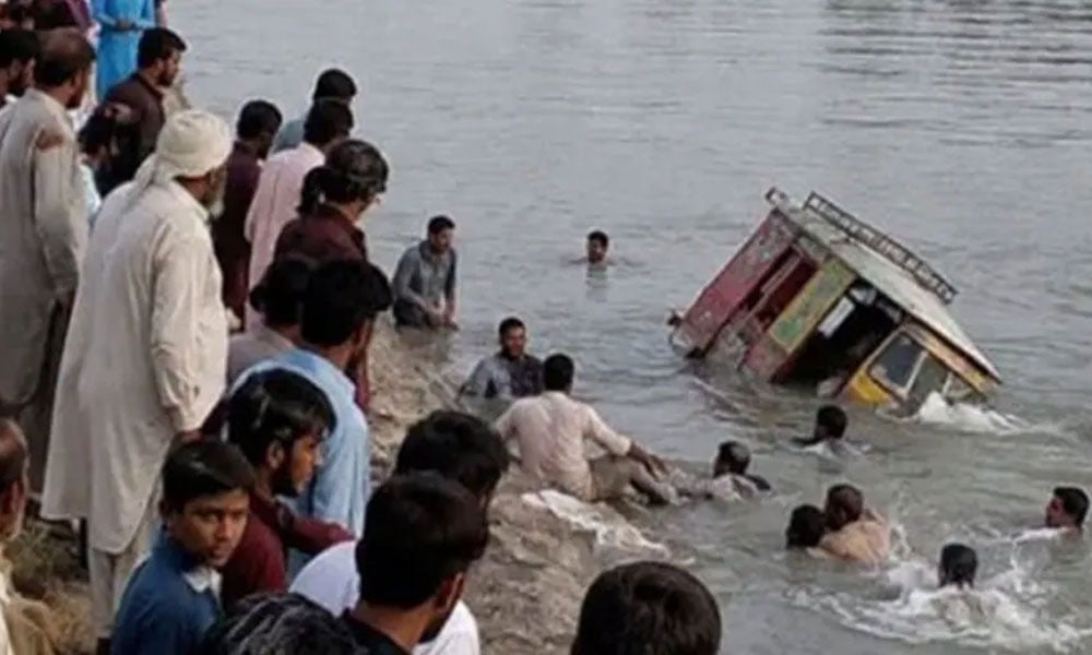 11 killed as wedding rickshaw plunges into canal