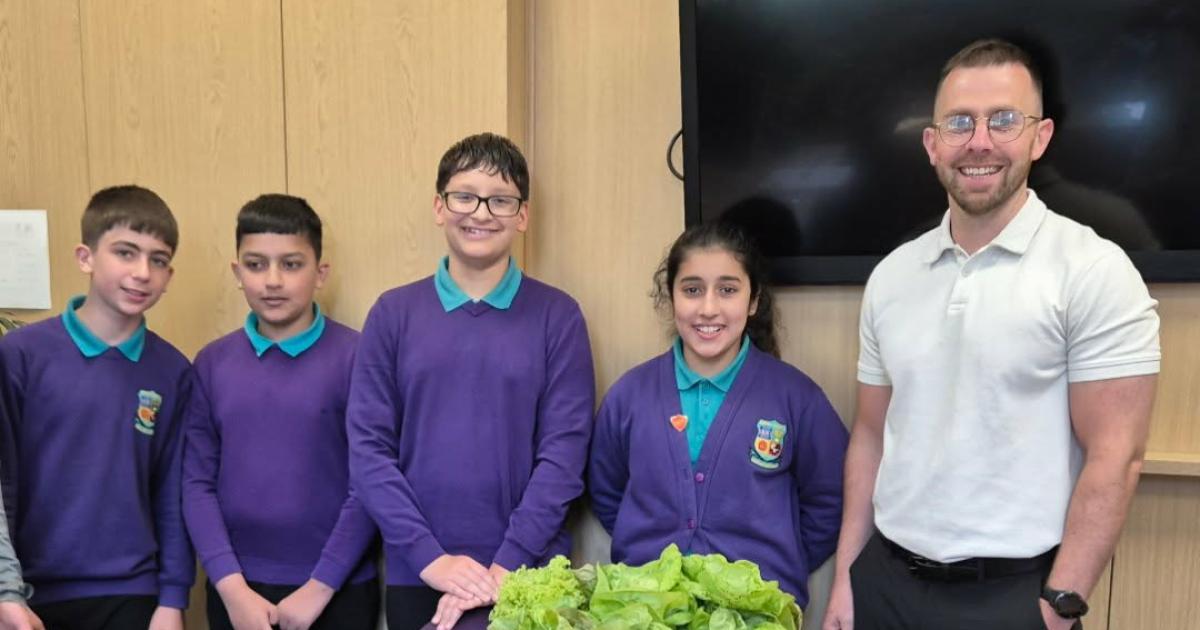 Pupils' fundraising helps build solar-powered water well in Pakistan
