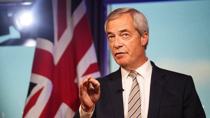 Nigel Farage accuses Keir Starmer of 'emboldening' hate marchers who 'celebrated Manchester synagogue attack' after recognising Palestine