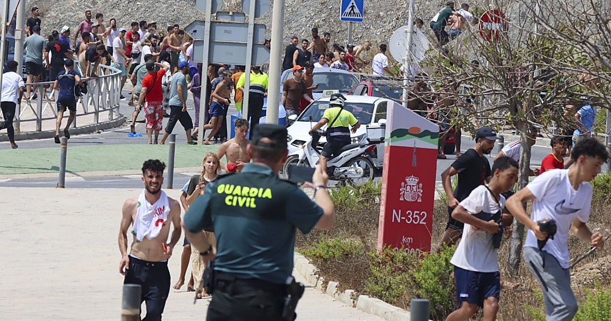 La instrucción que recibieron los agentes: «No actuar, invitar a abandonar Ceuta»