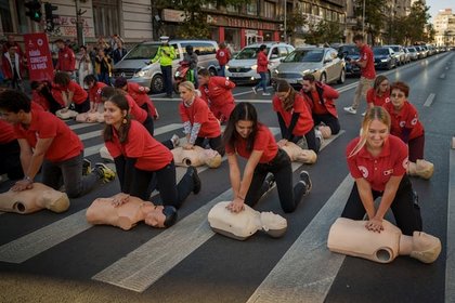 If you’re learning CPR from TV, you’re probably doing it wrong, according to new analysis