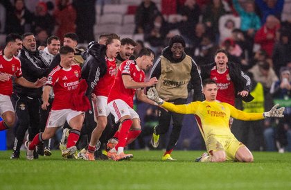 98th-minute Benfica goalkeeper header saves Mourinho, Man City sneak into top eight