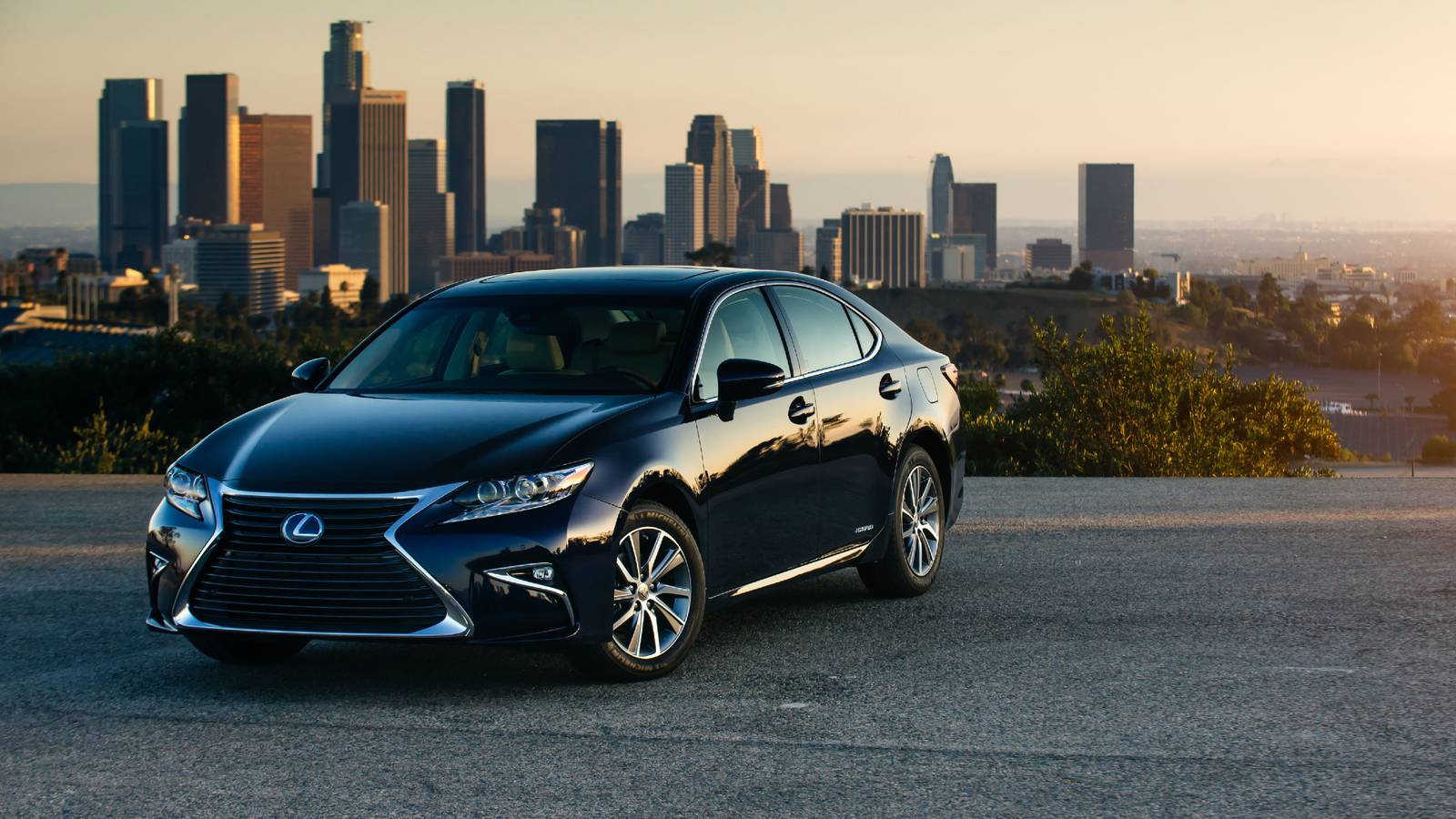 Why Pre-Owned Luxury Cars Are The Smartest Buys In Today's Market