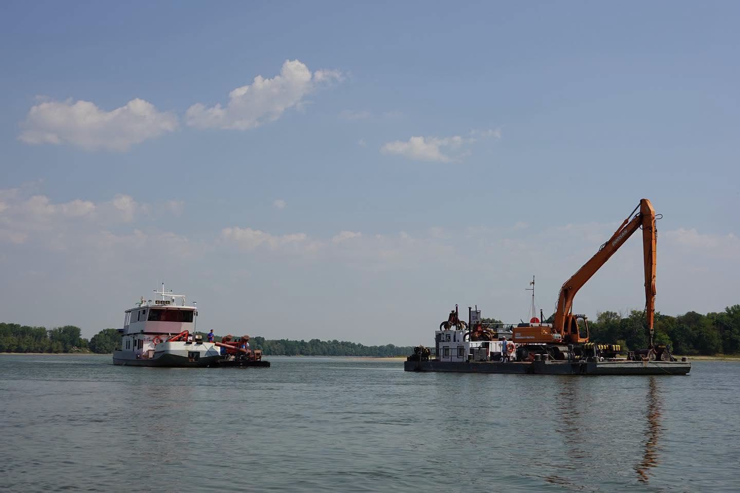 Experts scramble to keep Paks nuclear plant cool as Danube dries up