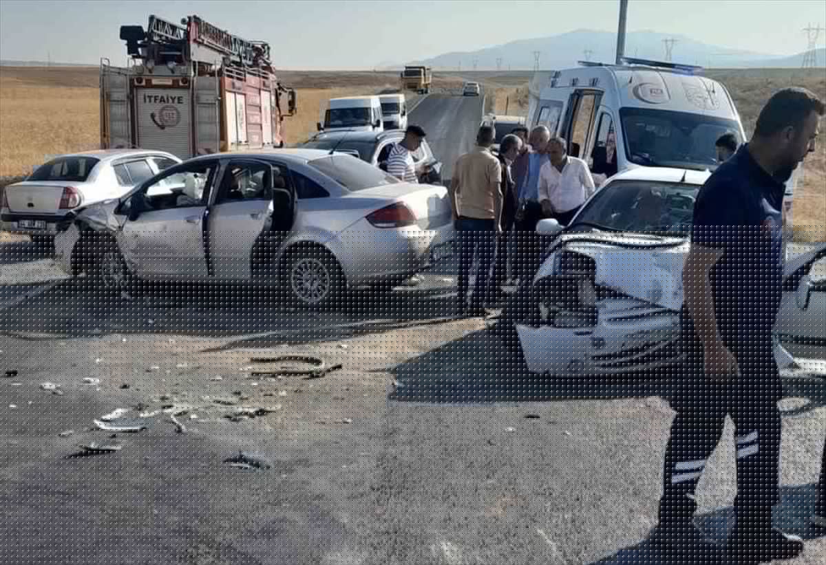 Başkale'de Trafik Kazası: 7 Yaralı