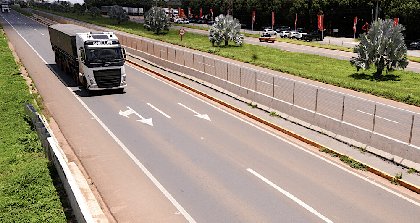 Vereadores querem mais barreiras para evitar que veículos atravessem irregularmente a 163 em Mutum