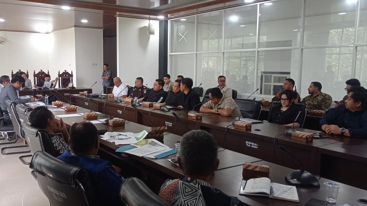 Terungkap di DPRD Sultra, Polisi Tidak Atasi Aksi Palang Jalan di Hutan Kolaka
