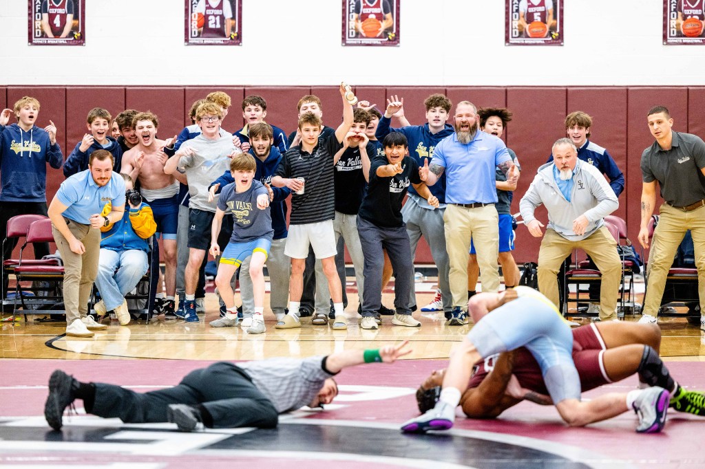 Wrestling: Cranky Sun Valley takes down Oxford for Ches-Mont American crown