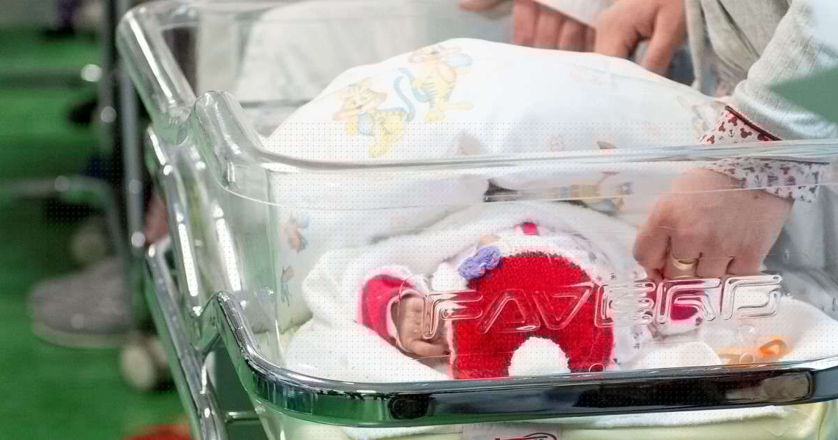 In Italia nati solo 355mila bambini nel 2025: minimo storico dal dopoguerra. “Bisogna restituire la libertà di potere avere figli”