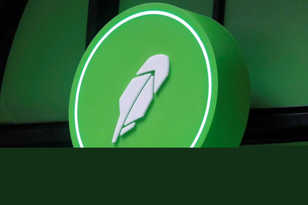 Robinhood shares edge higher after record quarter for prediction markets business