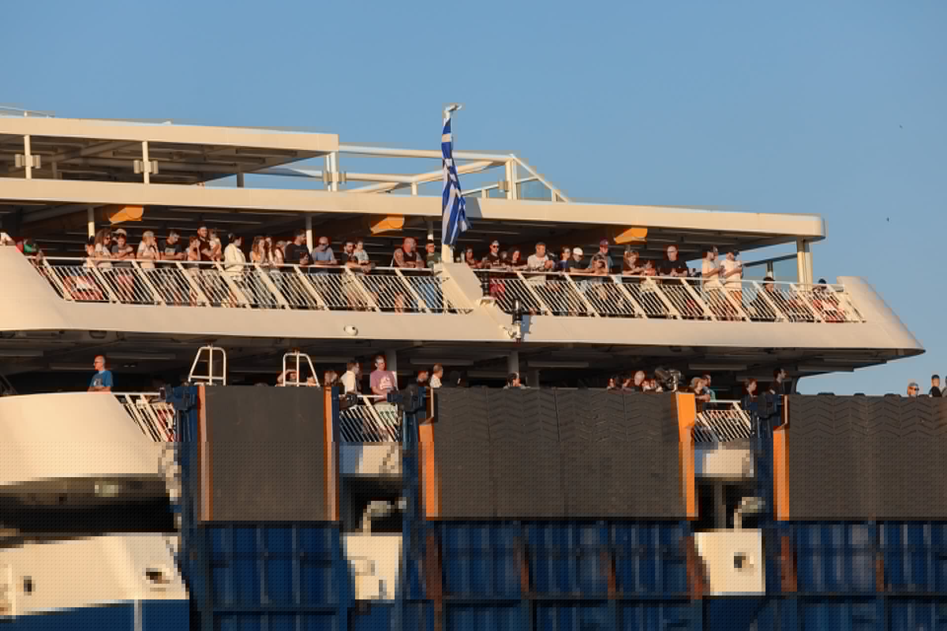 Κορυφώνεται η έξοδος του Αυγούστου: Πάνω από 56.000 επιβάτες αναχωρούν σήμερα από τα λιμάνια της Αττικής