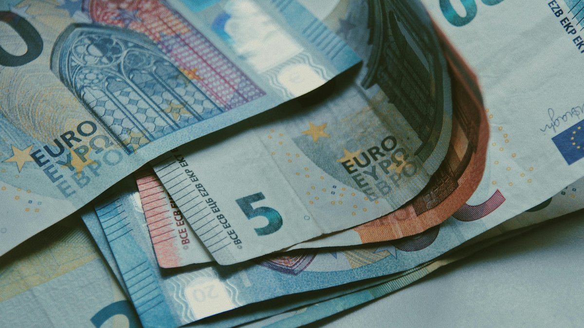 Elle se retrouve avec plus de 50 000 € de dettes du jour au lendemain : sa mère avait usurpé son identité pour contracter plusieurs crédits