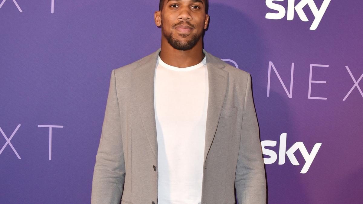 Anthony Joshua pays heartfelt tribute to friends