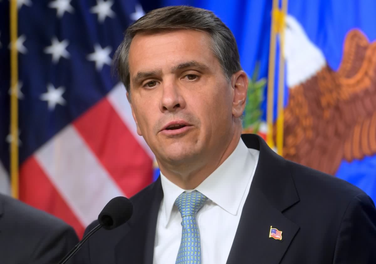 Todd Blanche jura en la Casa Blanca como fiscal general de Estados Unidos
