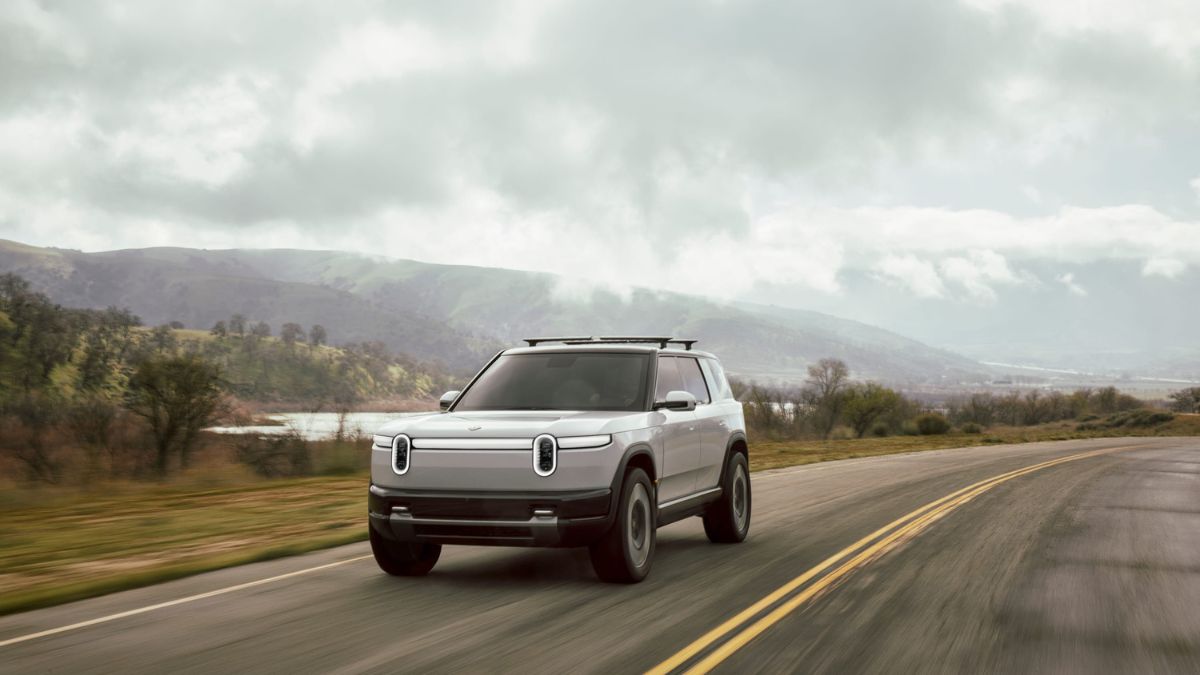 Uber prepara una flota de hasta 50,000 robotaxis con Rivian