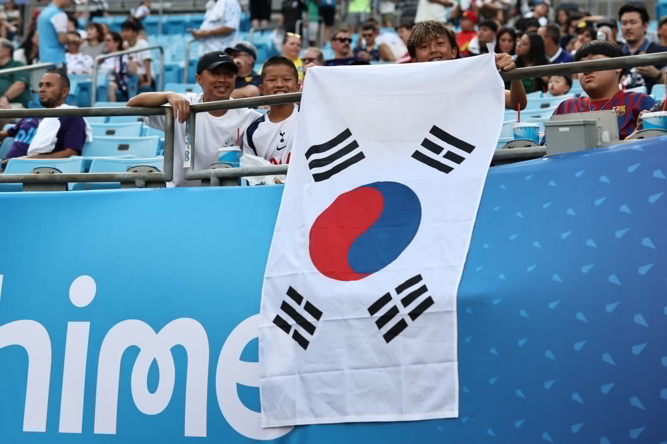 A dél-koreai futballszövetség elnézést kért a bíróknak nyújtott szexmasszázs miatt