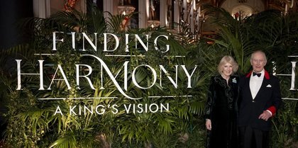 König Charles feiert Premiere mit Winslet und Cumberbatch
