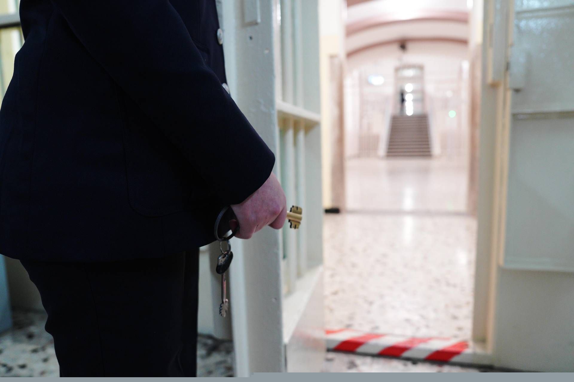 Carceri, rapporto Antigone: "Condizioni al limite della sopravvivenza tra caldo estremo e sovraffollamento record"