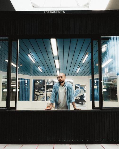 L’arte di Venerus per Milano: “Lei non si fermerà mai, lo faccio io”