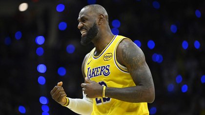 Lakers’ LeBron James hits new bonkers milestone in Cleveland return