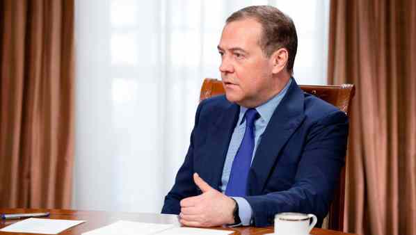 Medvedev: ‘la Russia non ha bisogno di una guerra con un’Europa al degrado’