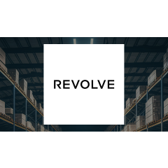 Revolve Group (NYSE:RVLV) CEO Michael Mente Sells 32,709 Shares