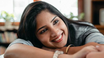 You Can Always Tell A Woman Really Loves You By These 5 Habits That Are Obvious Once You See Them