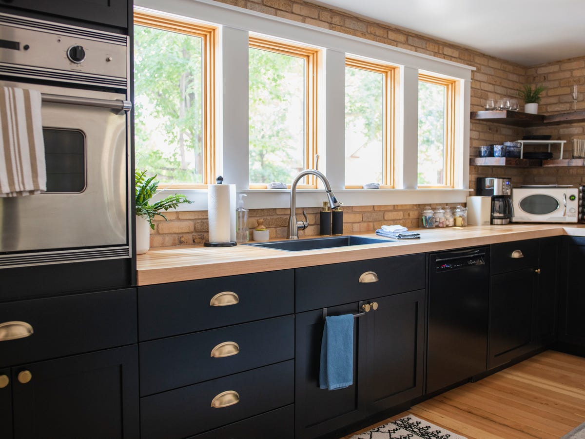 9 Things Professional Organizers Say You Should Never Store Under Your Kitchen Sink