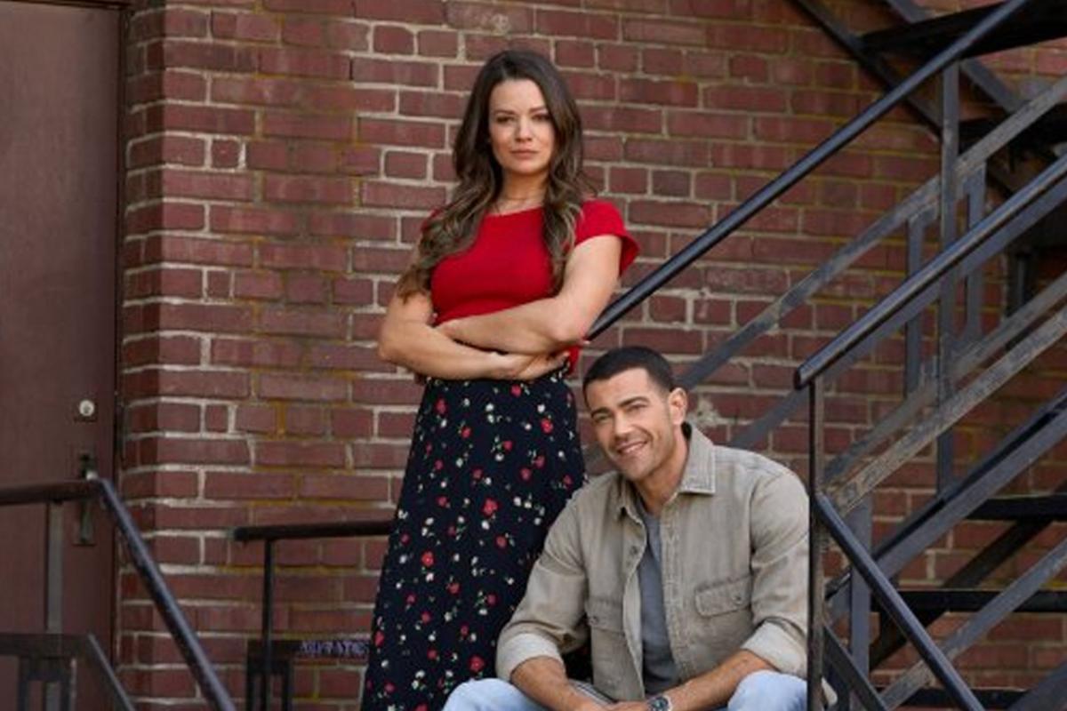 Stream It Or Skip It: ‘Absolutely Devoted To You’ On Hallmark Channel,  Kimberley Sustad And Jesse Metcalfe Star As A TV Producer And Former Boy Band Member In This Middling Summer Romance