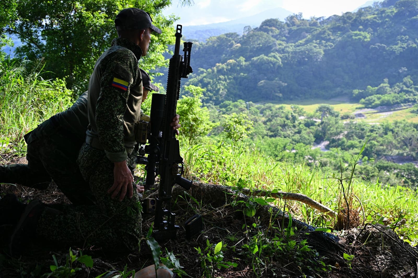 Military Ring Smuggling Weapons to Criminals Dismantled in Colombia
