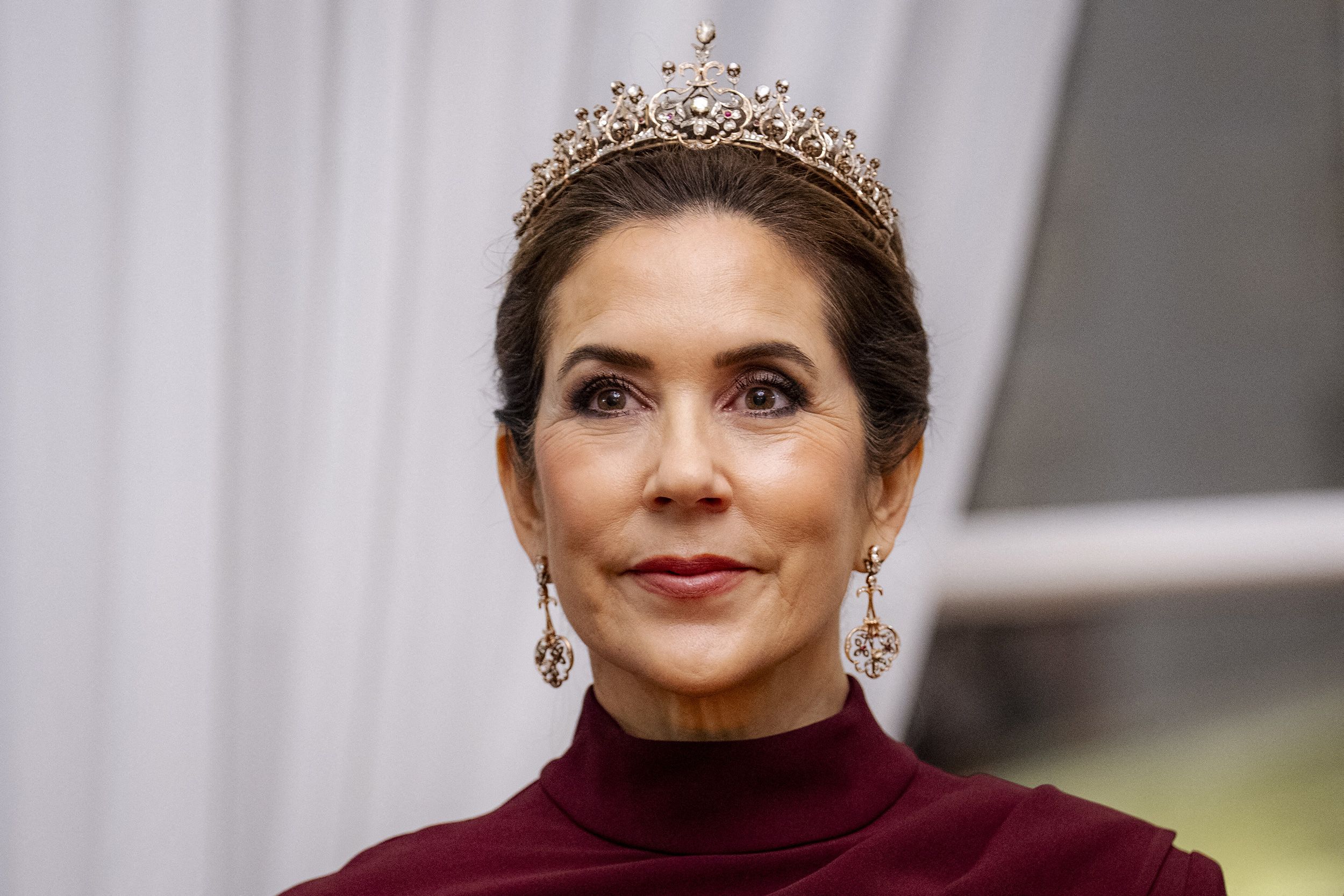 À Vilnius, la reine Mary de Danemark arbore un somptueux diadème de diamants à l'histoire singulière